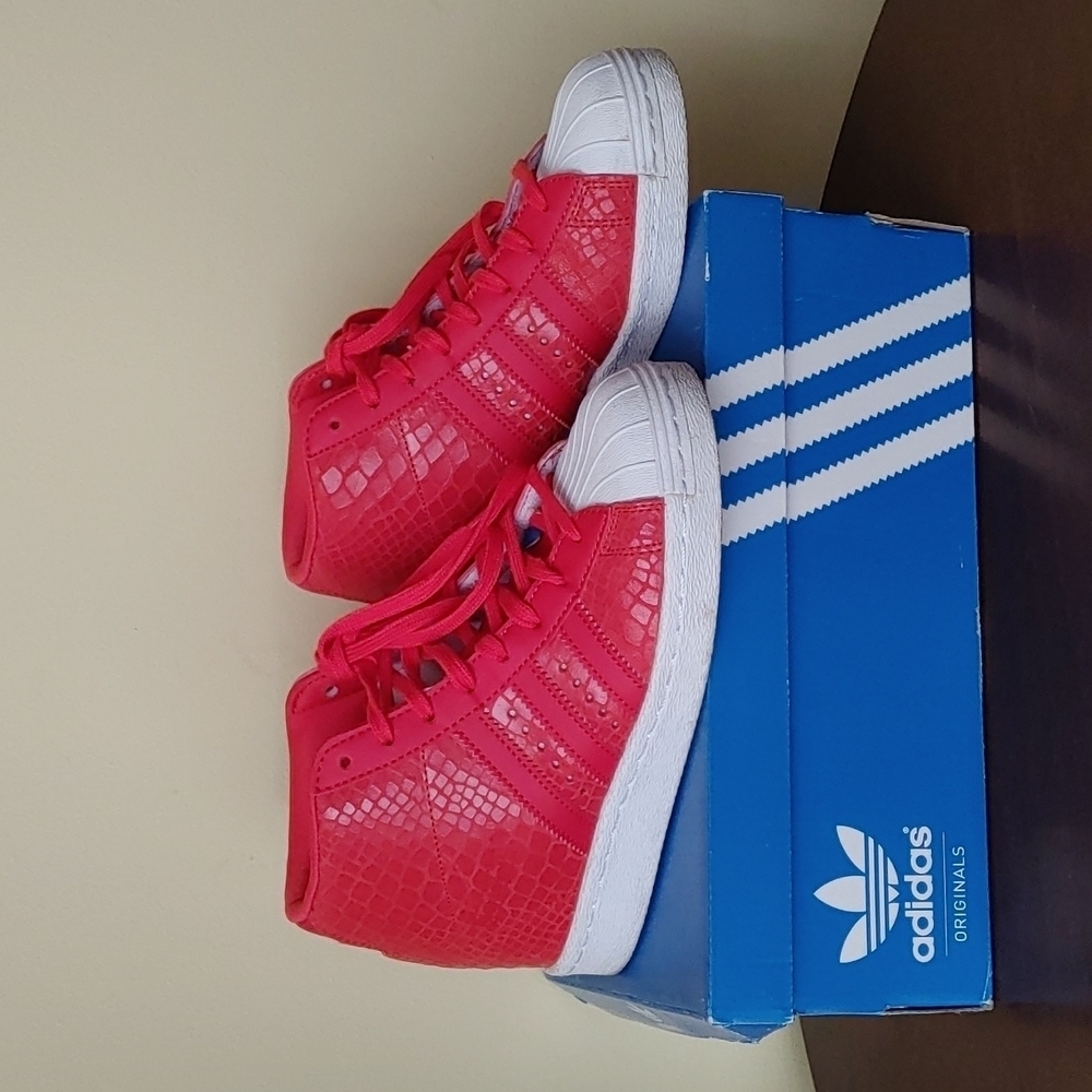 Adidas Women's Red Superstar Up Casual Fashion‎ Sneakers size 5
